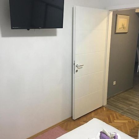 Apartments Sara สลาทิเน ภายนอก รูปภาพ