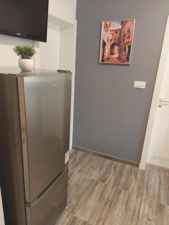 Apartments Sara สลาทิเน ภายนอก รูปภาพ