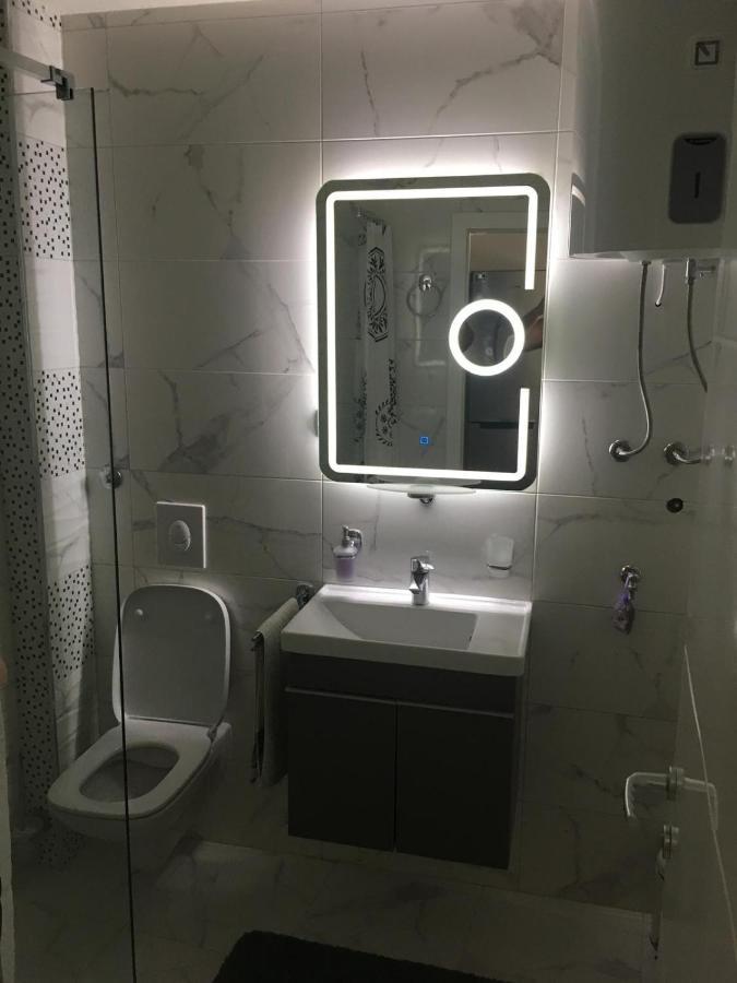 Apartments Sara สลาทิเน ภายนอก รูปภาพ
