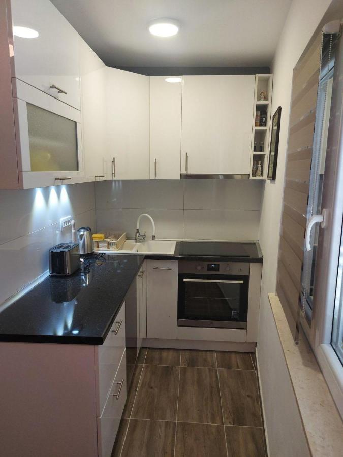 Apartments Sara สลาทิเน ภายนอก รูปภาพ