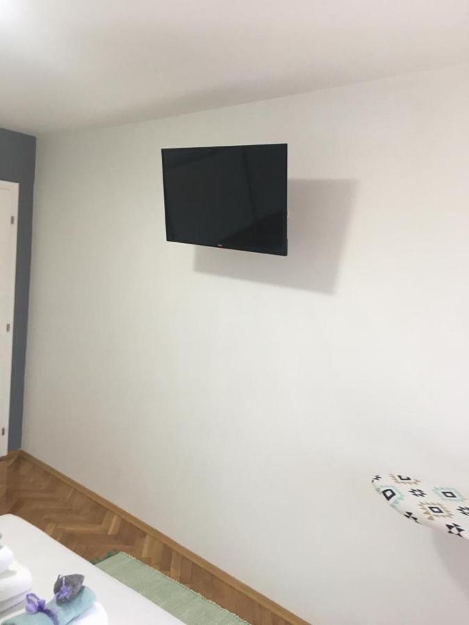 Apartments Sara สลาทิเน ภายนอก รูปภาพ