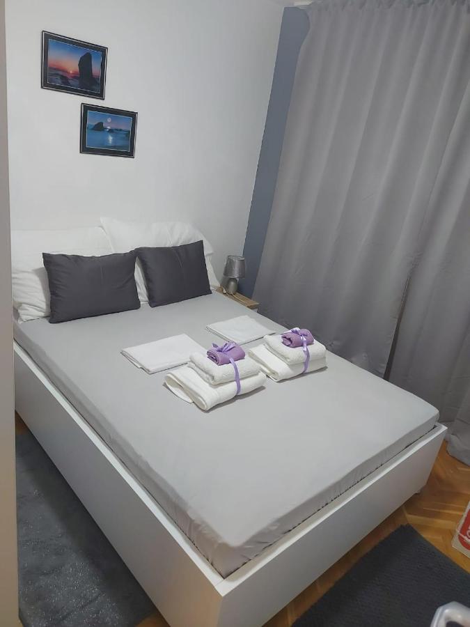 Apartments Sara สลาทิเน ภายนอก รูปภาพ