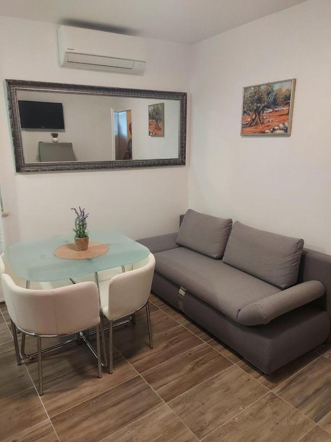Apartments Sara สลาทิเน ภายนอก รูปภาพ