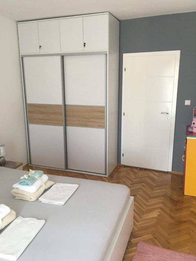 Apartments Sara สลาทิเน ภายนอก รูปภาพ