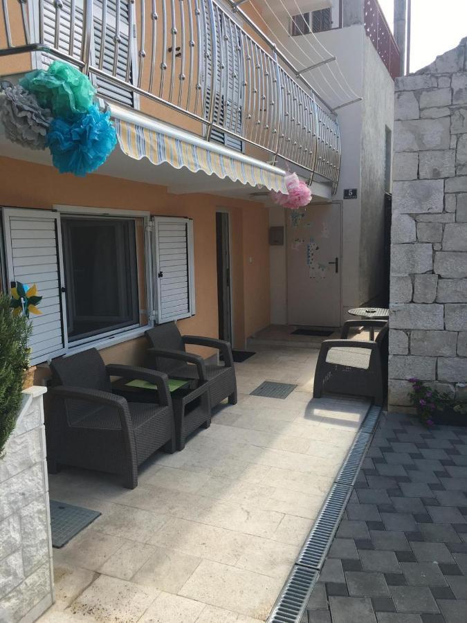 Apartments Sara สลาทิเน ภายนอก รูปภาพ