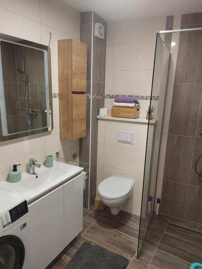 Apartments Sara สลาทิเน ภายนอก รูปภาพ