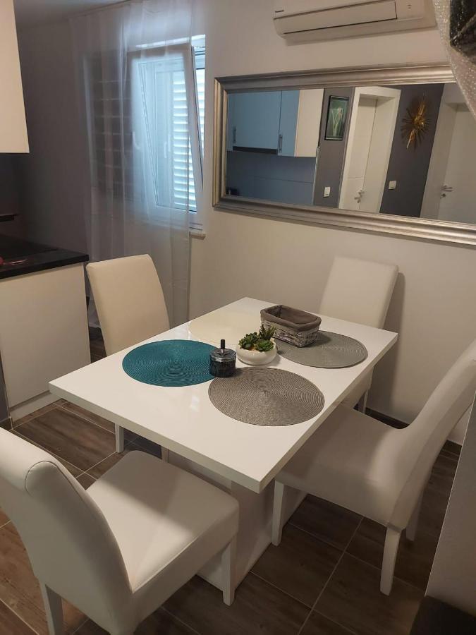Apartments Sara สลาทิเน ภายนอก รูปภาพ