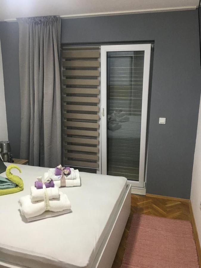 Apartments Sara สลาทิเน ภายนอก รูปภาพ
