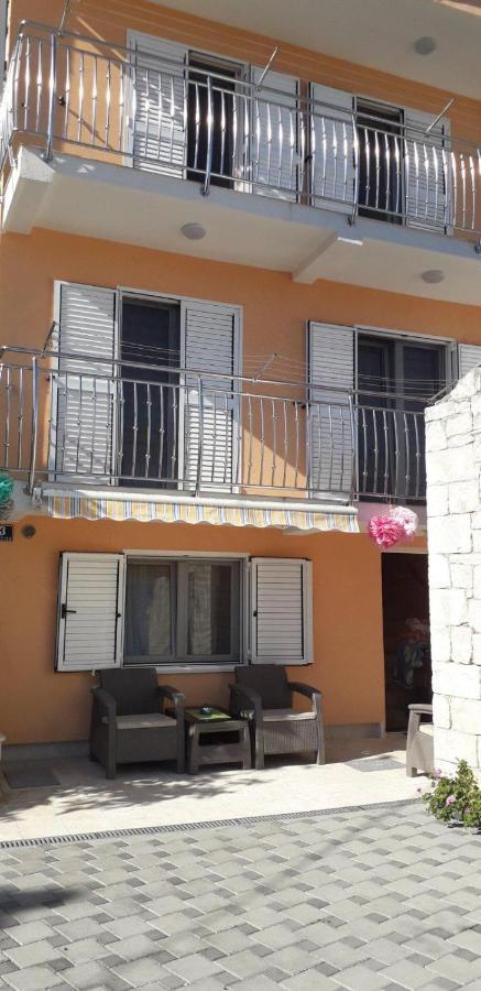 Apartments Sara สลาทิเน ภายนอก รูปภาพ